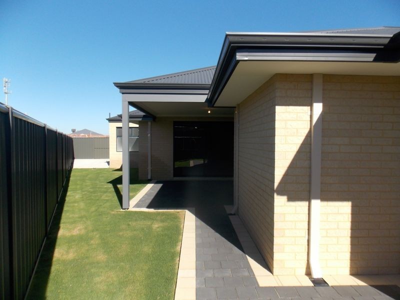 7 Appleton Road, Piara Waters WA 6112