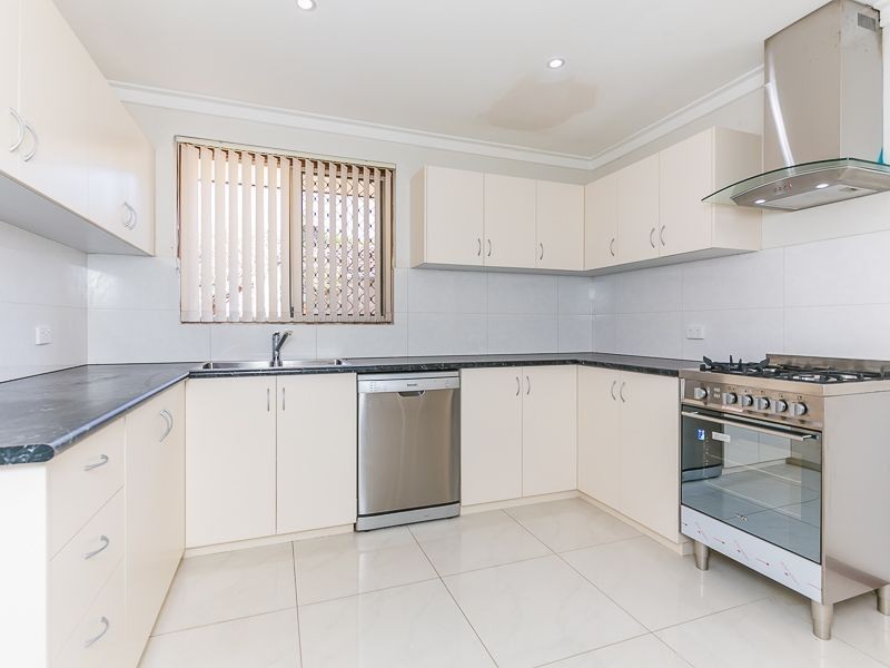 18 Hickson Avenue, Armadale WA 6112