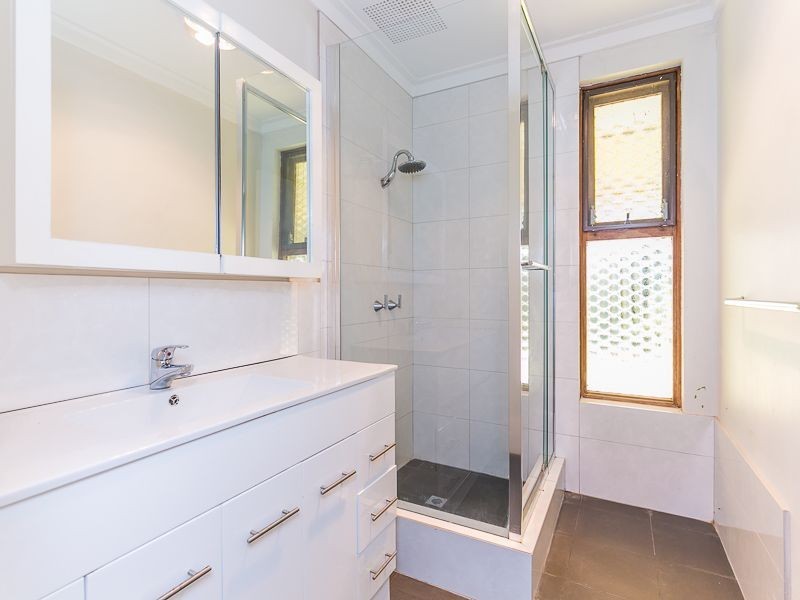 18 Hickson Avenue, Armadale WA 6112