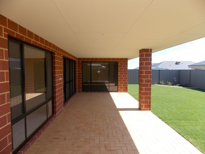 13 Banker Street, Byford WA 6122