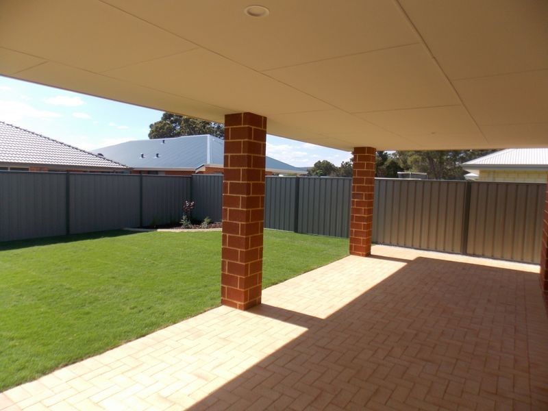 13 Banker Street, Byford WA 6122