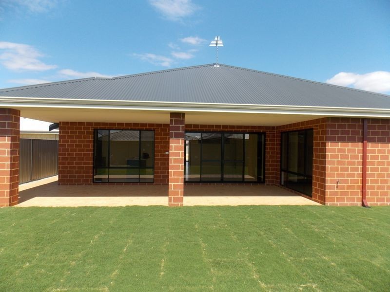 13 Banker Street, Byford WA 6122