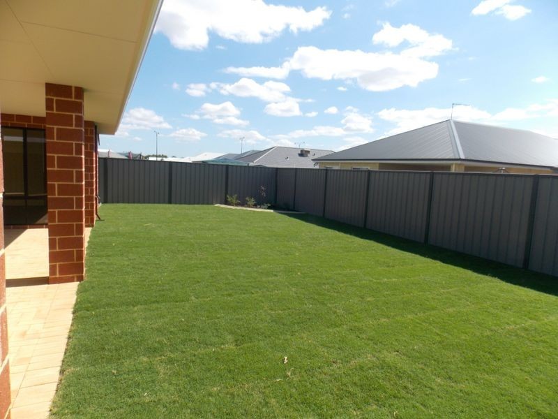 13 Banker Street, Byford WA 6122