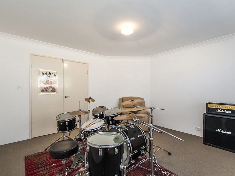 2 Mawson Close, Seville Grove WA 6112