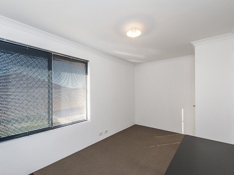 2 Mawson Close, Seville Grove WA 6112