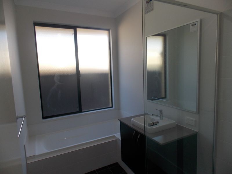 20 Gladalan Way, Piara Waters WA 6112