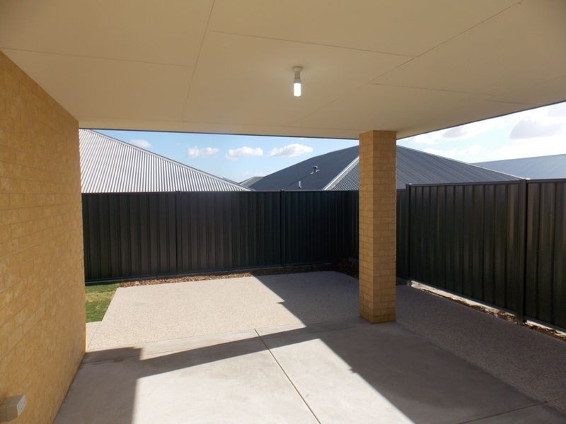 20 Gladalan Way, Piara Waters WA 6112