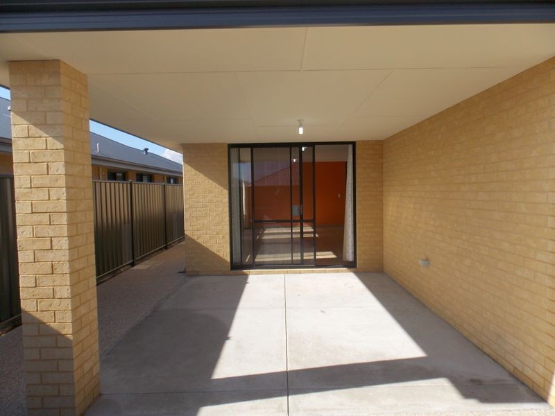 20 Gladalan Way, Piara Waters WA 6112