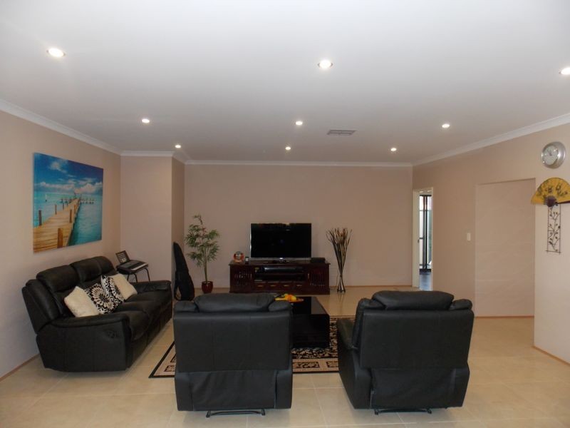 38 Eucalyptus Drive, Hammond Park WA 6164