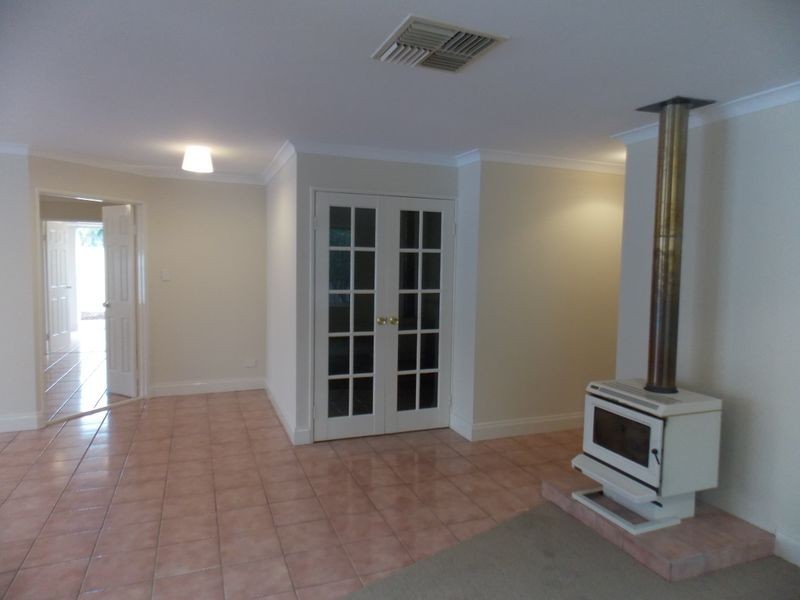 2 Marie Court, Atwell WA 6164