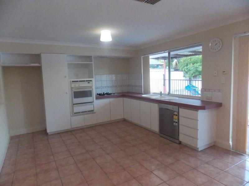 2 Marie Court, Atwell WA 6164