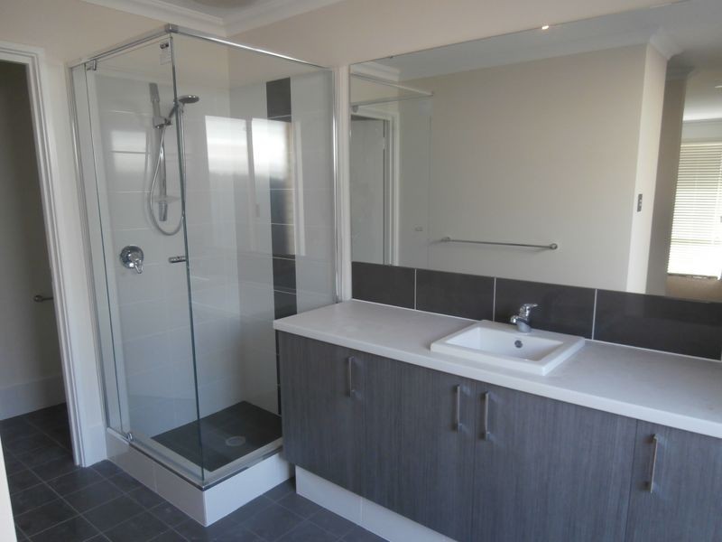 19 Appleton Road, Piara Waters WA 6112