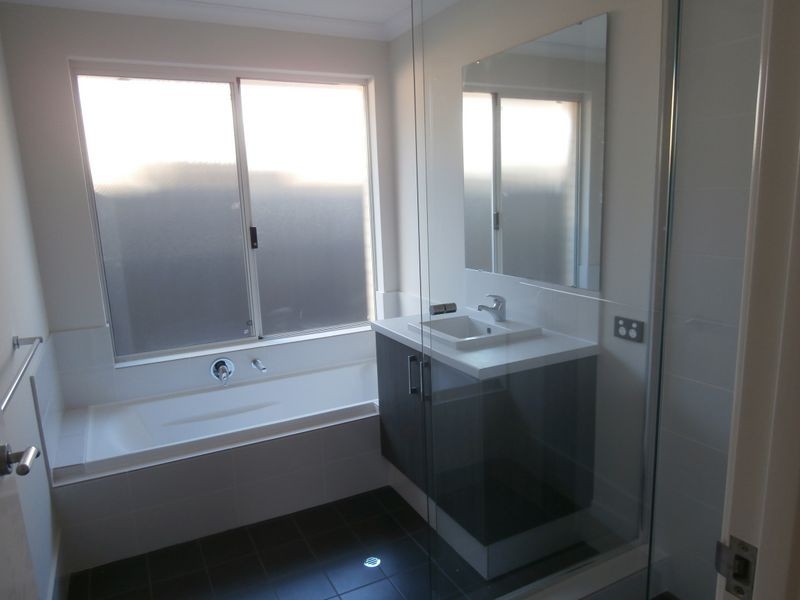 19 Appleton Road, Piara Waters WA 6112