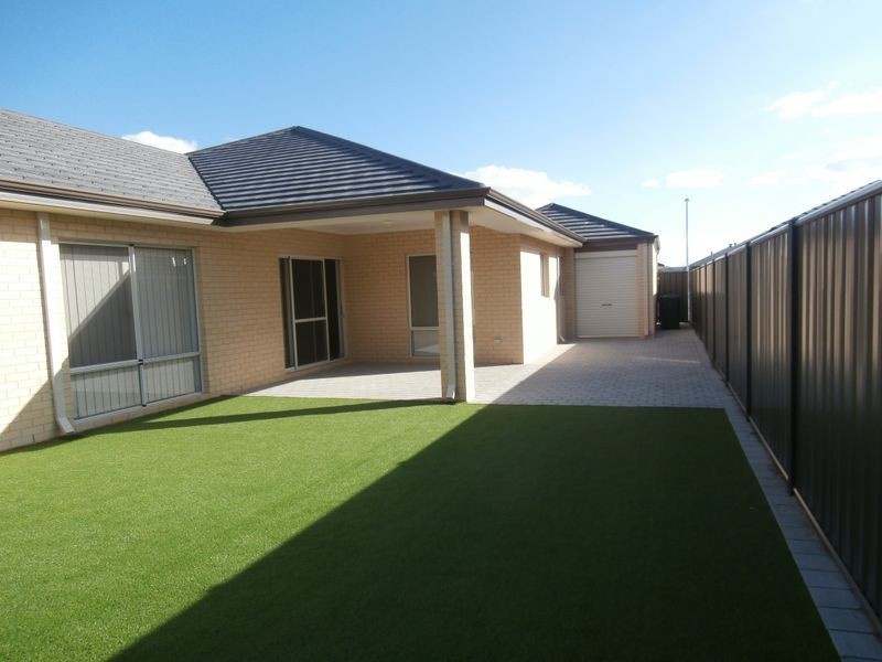 19 Appleton Road, Piara Waters WA 6112