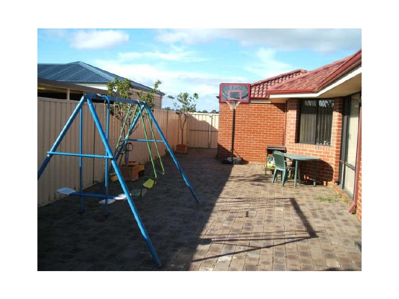 6 Brenchley Drive, Atwell WA 6164