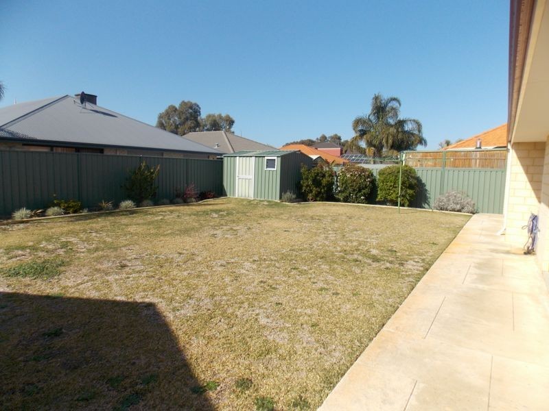 27 Kanji Loop, Atwell WA 6164