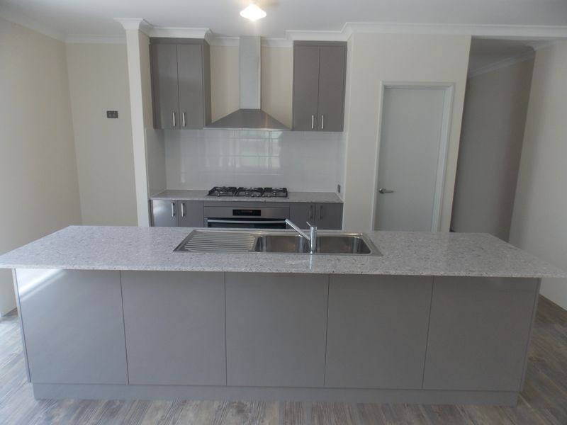 13 Gaebler Road, Hammond Park WA 6164