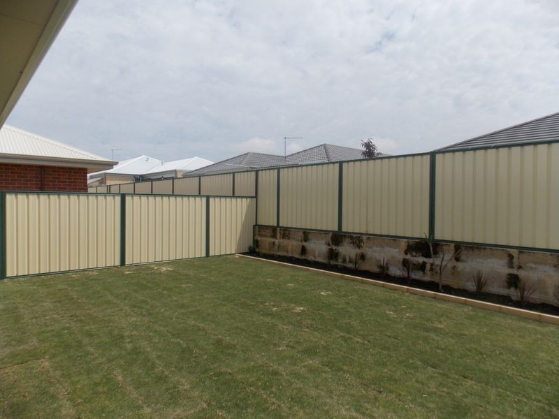 13 Gaebler Road, Hammond Park WA 6164