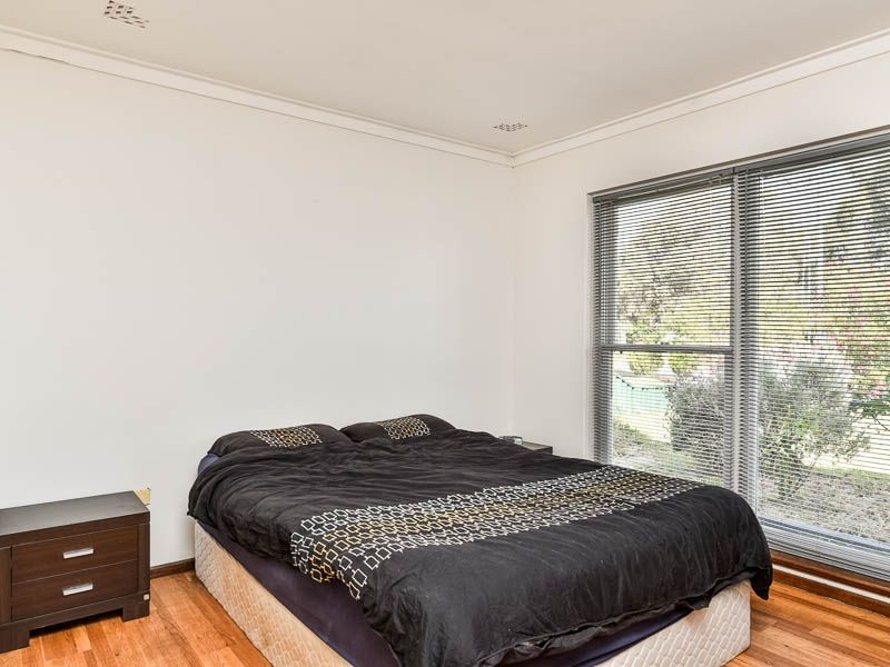 5 Kari Court, Camillo WA 6111