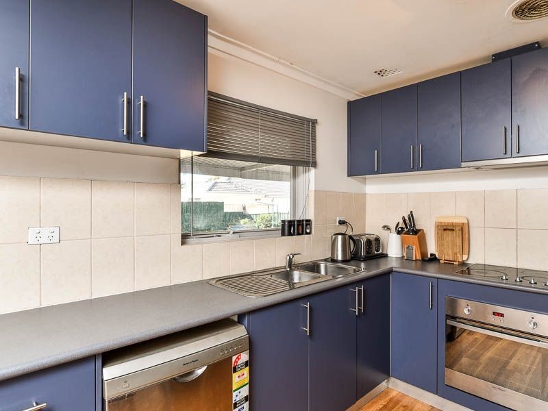 5 Kari Court, Camillo WA 6111