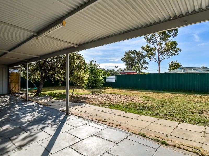 5 Kari Court, Camillo WA 6111