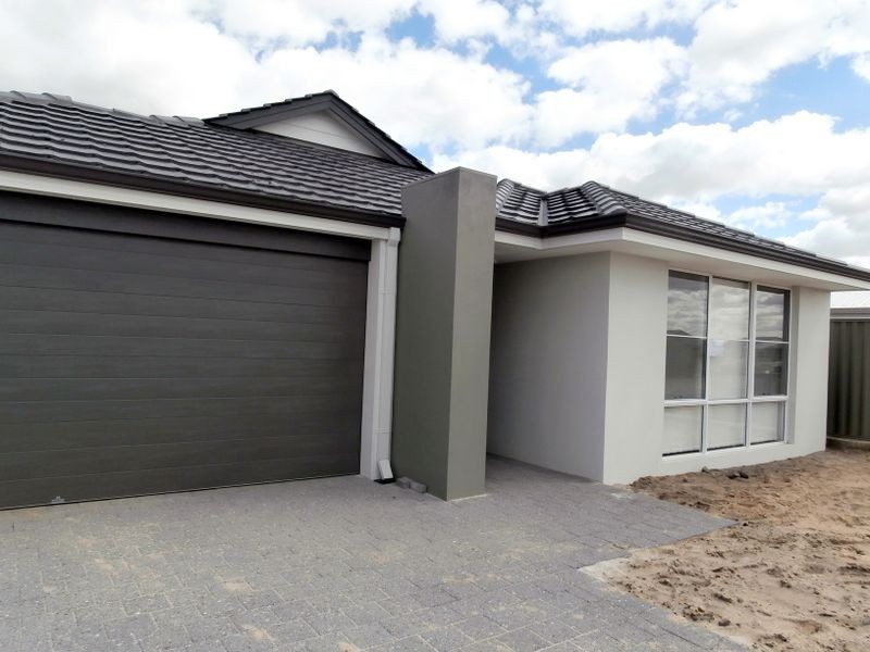 33 Leroy Way, Piara Waters WA 6112