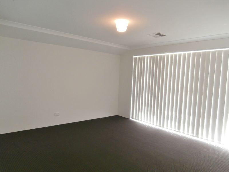 33 Leroy Way, Piara Waters WA 6112