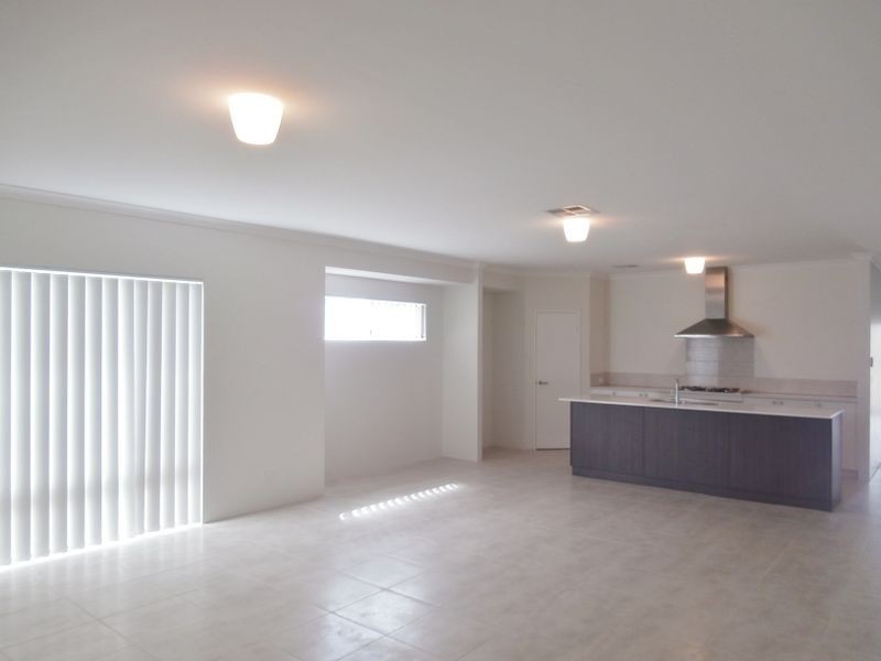 33 Leroy Way, Piara Waters WA 6112