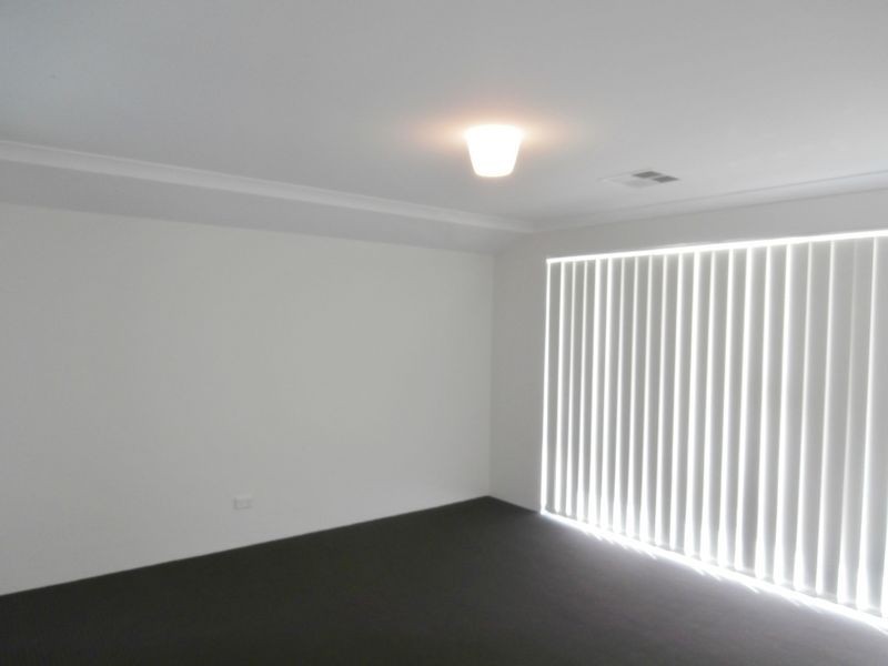 33 Leroy Way, Piara Waters WA 6112