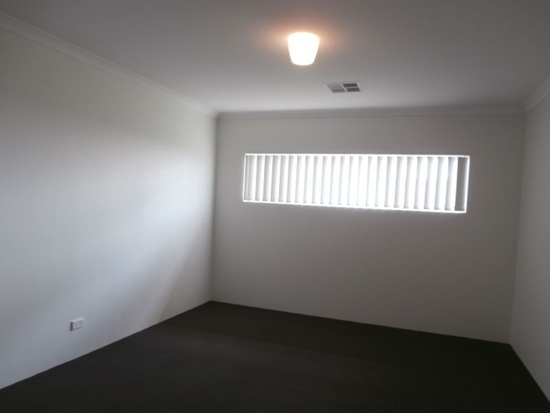 33 Leroy Way, Piara Waters WA 6112