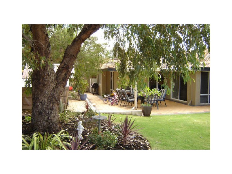 25 Hartwell Pde, Jandakot WA 6164