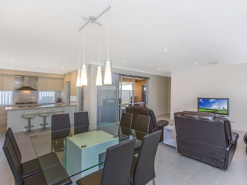 8 Hazewinkel Gardens, Champion Lakes WA 6111