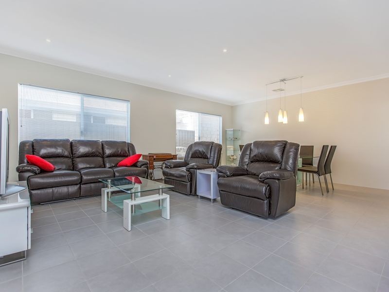 8 Hazewinkel Gardens, Champion Lakes WA 6111