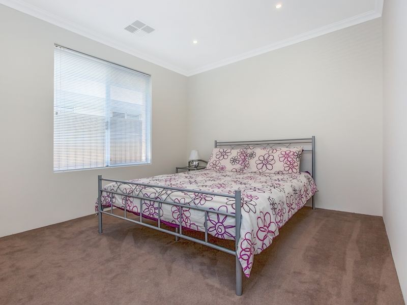 8 Hazewinkel Gardens, Champion Lakes WA 6111