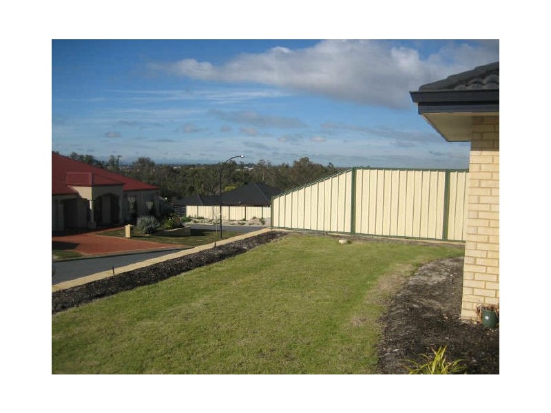 17 Sheffield Bend, Success WA 6164