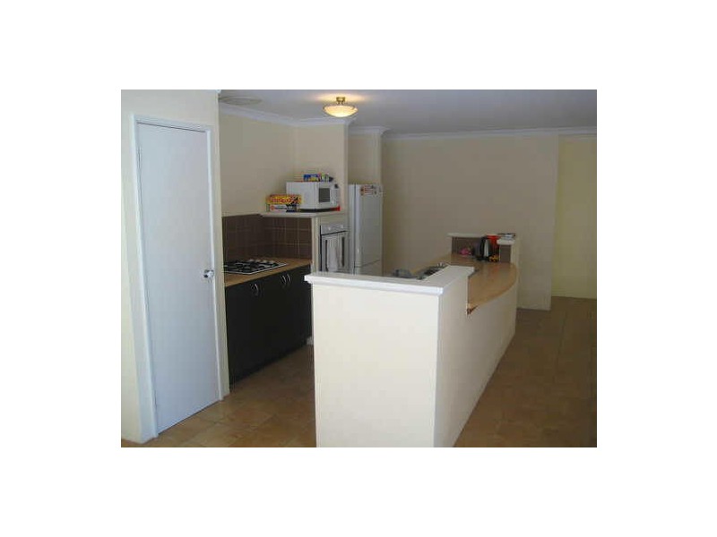 17 Sheffield Bend, Success WA 6164