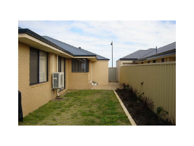 27 Lyon Road, Atwell WA 6164