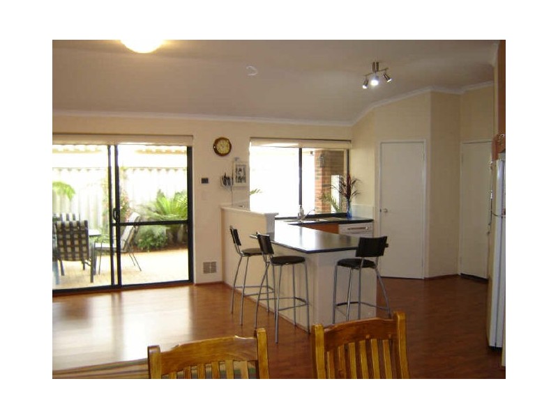 26 Avon Crescent, Atwell WA 6164