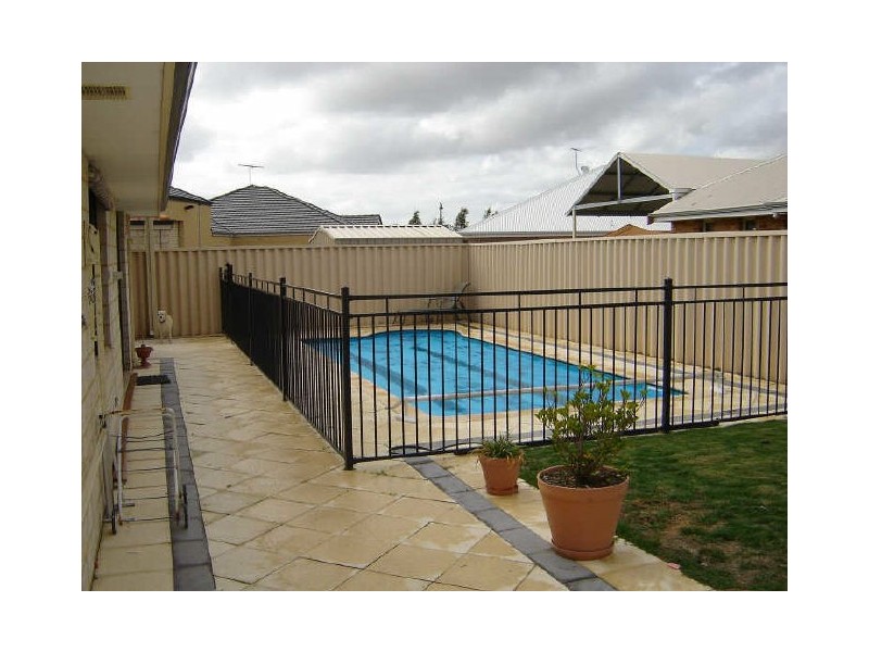 18 Windchime Terrace, Atwell WA 6164