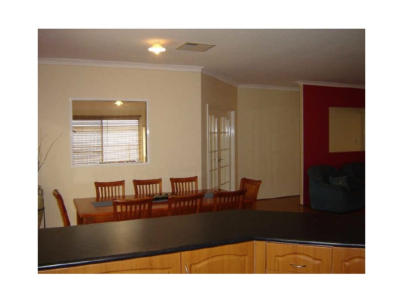 18 Windchime Terrace, Atwell WA 6164