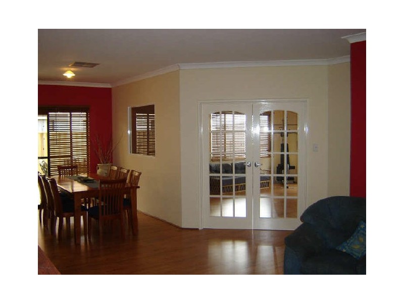 18 Windchime Terrace, Atwell WA 6164