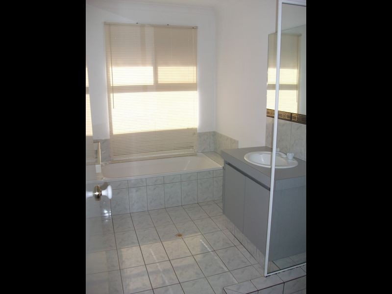 10 Dreier Court, Atwell WA 6164