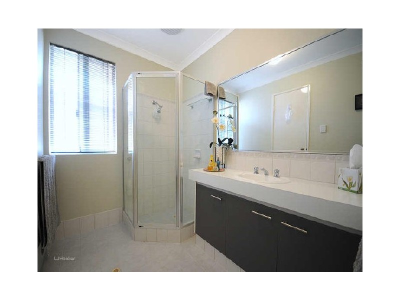 25 Hartwell Pde, Jandakot WA 6164