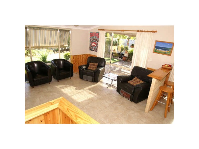 15 Lakehurst Way, Atwell WA 6164