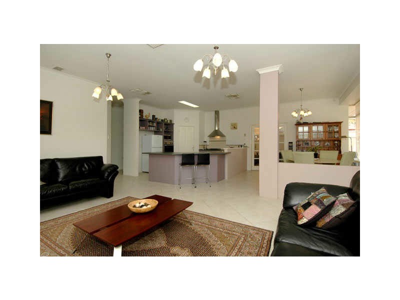 69 Kooralbyn Valley Crescent, Jandakot WA 6164