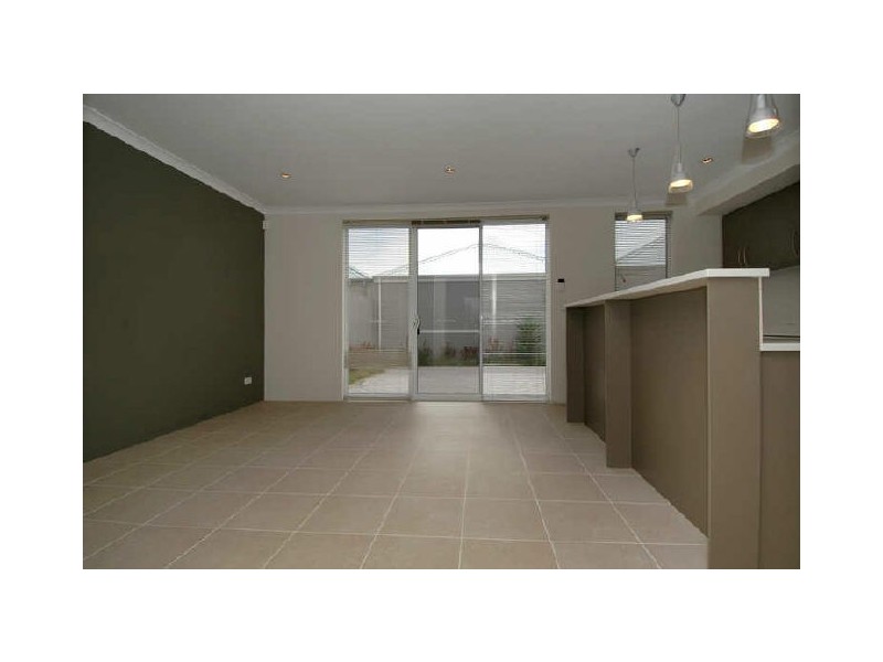 8 Congenial Loop, Atwell WA 6164