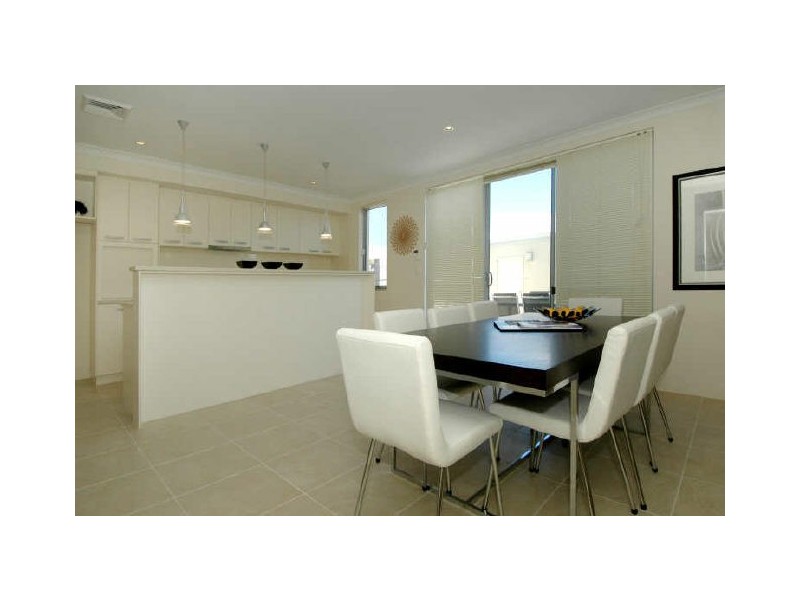 6 Congenial Loop, Atwell WA 6164