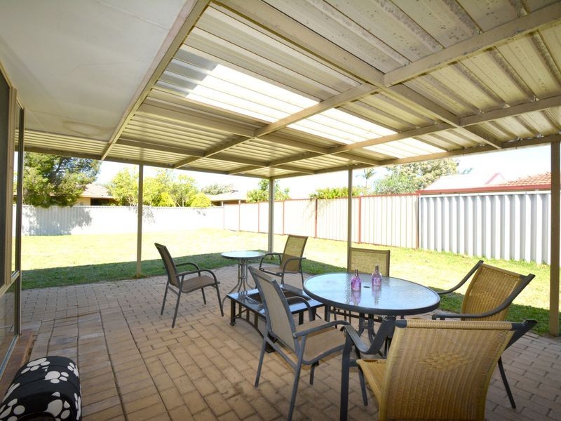 8 Fortunella Grove, Seville Grove WA 6112