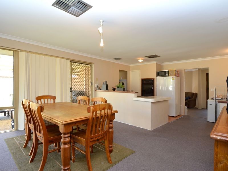 8 Fortunella Grove, Seville Grove WA 6112