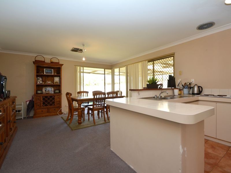 8 Fortunella Grove, Seville Grove WA 6112